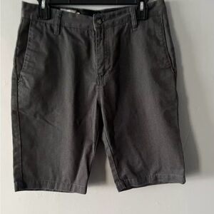 Volcom Corpo Class Shorts Mens Size 30 Chino Flat Front
Diamond Logo Gray